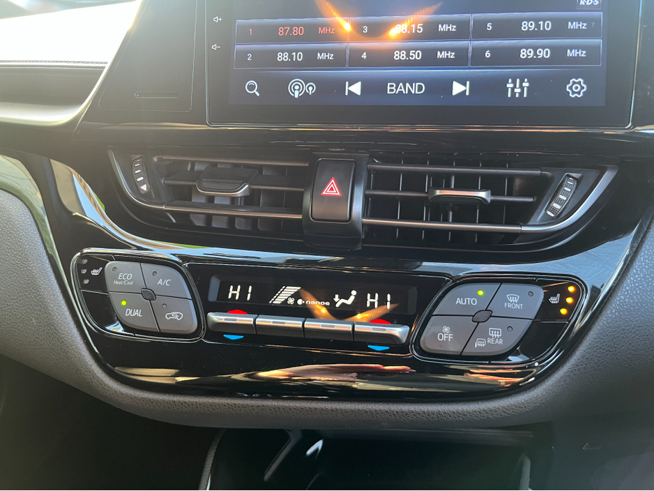 2019 Toyota C-HR SOL HYBRID AUTMATIC 1.8 PETROL //HALF LEATHER HEATED SEATS//REVERSE CAMERA//KEYLESS ENTRY//ADAPTIVE CRUISE CONTROL// €21,950