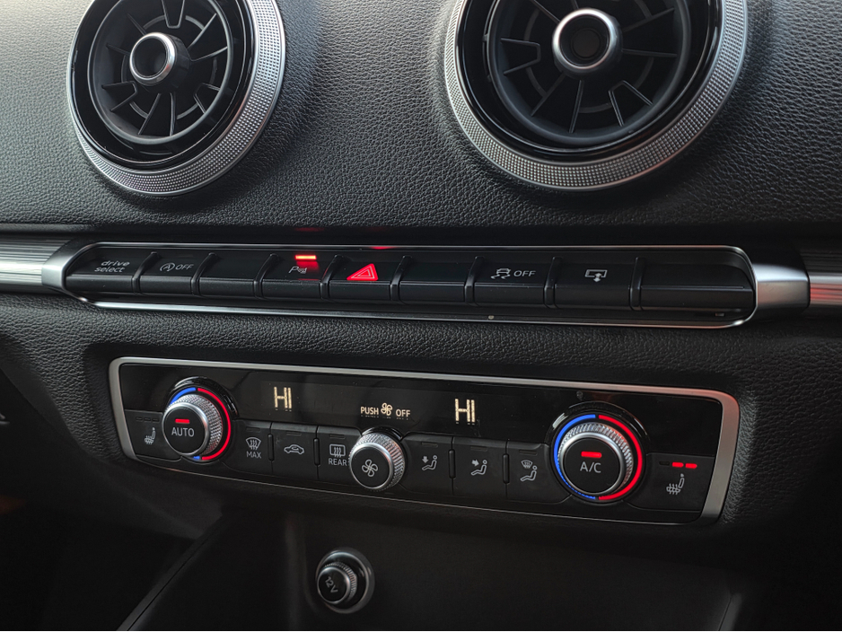 2017 Audi A3 1.4 LEATHER LEATHER SEATS / VIRTUAL COCKPIT - SMARTPHONE INTERFACE- SATNAV - VIRTUAL COCKPIT - NAVIGATION REVERSING CAMERA - PARKING SENSORS €18,750