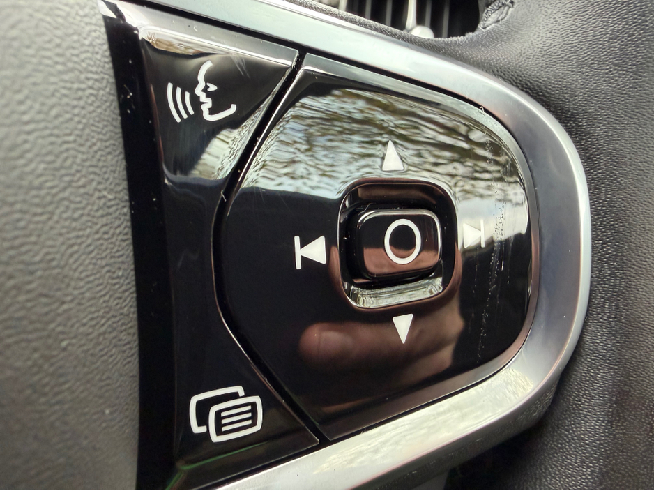 2023 Volvo XC60 ***SOLD***PLUS DARK T6 RECHARGE AWD//GREAT SPEC//LOVELY COLOUR COMBINATION//PANORAMIC ROOF//SIMI AND AA DEALER