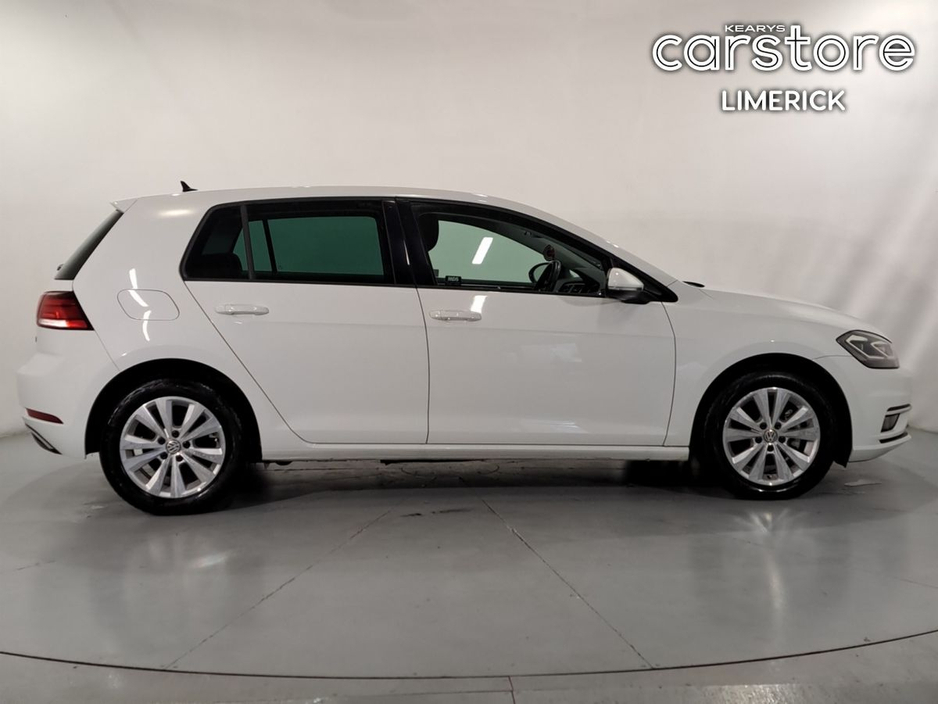 2017 Volkswagen Golf  €17,880