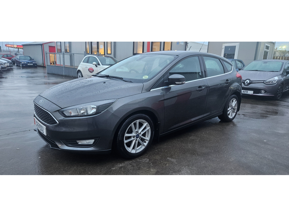 2015 Ford Focus ZETEC eco 100bhp very low miles €8,750