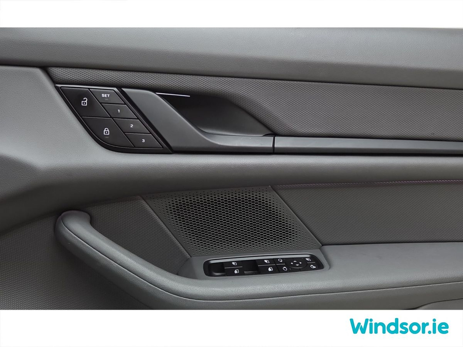 2022 Porsche Taycan Cross Turismo 476BHP Overboost 93.4 kWh €59,995