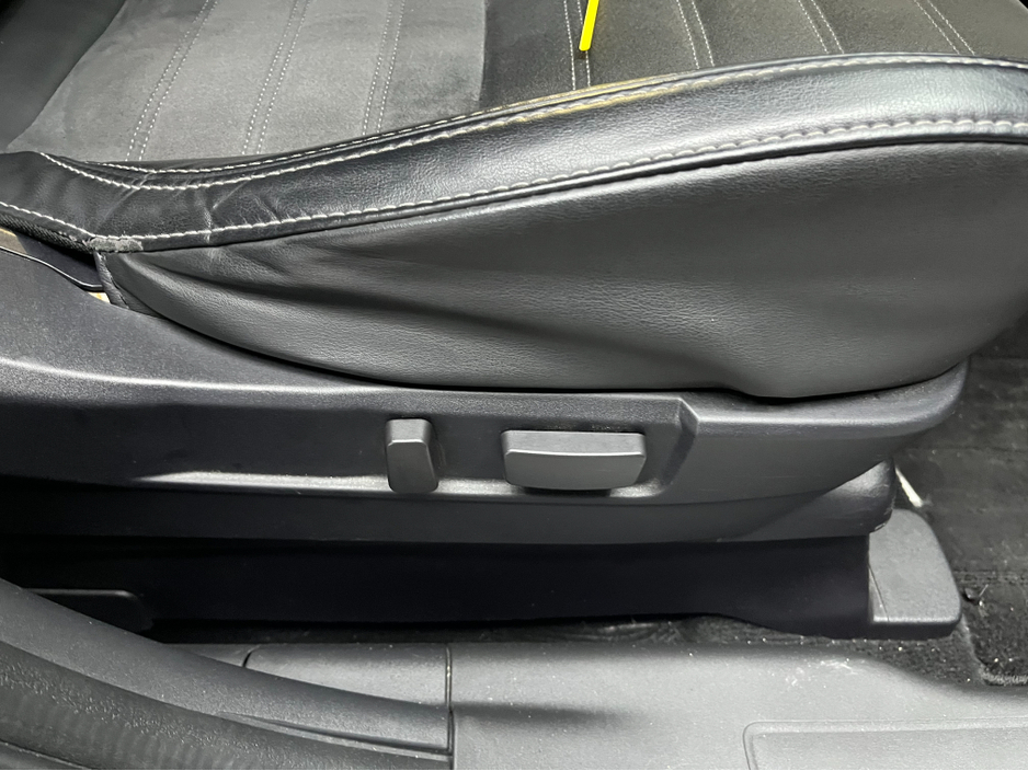 2019 Mitsubishi Outlander €18950! 2019 MITSUBISHI OUTLANDER PHEV G 2.4 AUTOMATIC / CRUISE CONTROL / 360° PARKING CAMERA / PADDLE SHIFTER / ELECTRIC HEATED SEATS / HEATED STEERING WHEEL €18,950