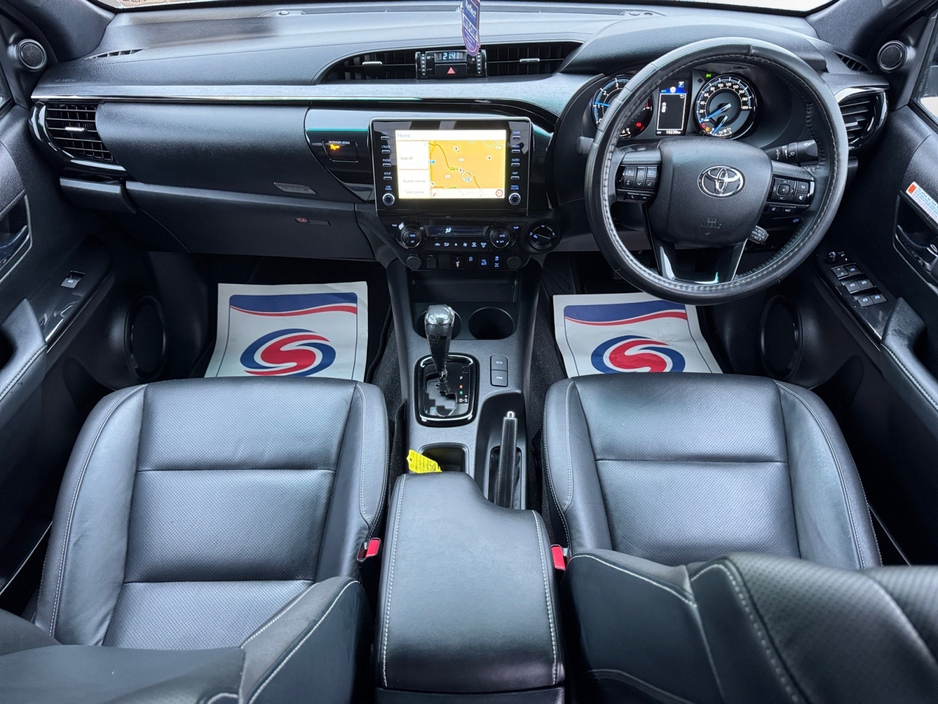2024 Toyota Hilux *NO VAT* 2.8 INVINCIBLE AUTO #319 €51,999
