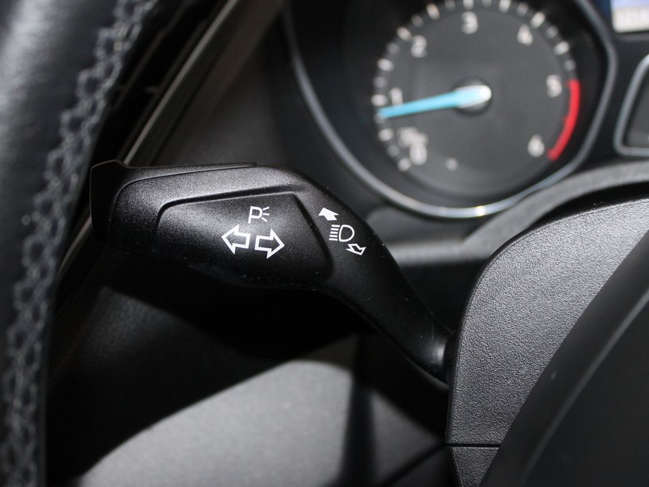 2017 Ford C-Max Zetec 1.5 TDCI 95PS M6 4DR €12,999