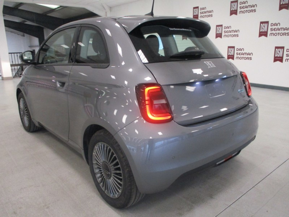 2025 Fiat 500e  €26,145