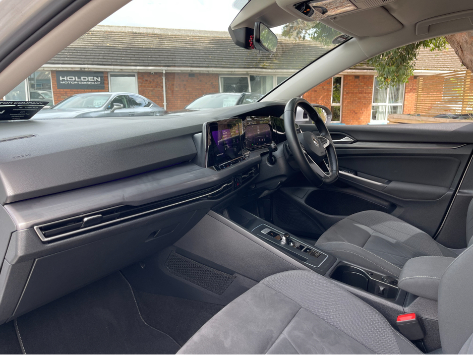 2021 Volkswagen Golf 2.0 TDI STYLE..huge spec..warranty included..finance provided €20,900