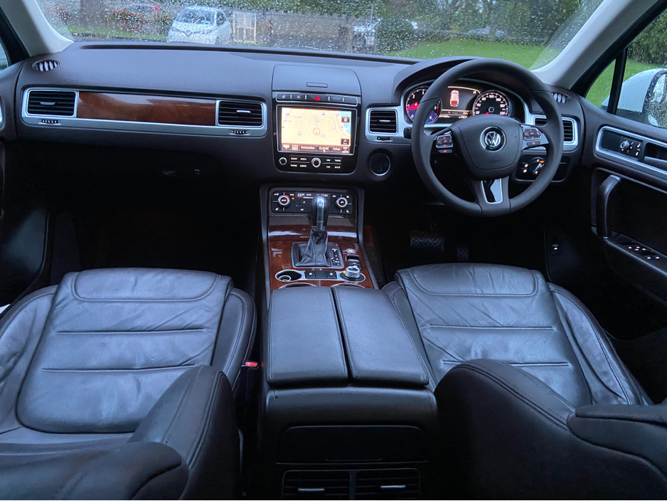 2016 Volkswagen Touareg CV 3.0 TDI 262BHP V6 5DR AUTO 5 SEATER COMMERCIAL**//**ELECTRIC TOWBAR**//**€333 ROAD TAX**//**FULL LEATHER**//**PANAROMIC ROOF**//**DOE 09 2026**//**PEARL WHITE**//**HEATED SEATS! €19,995