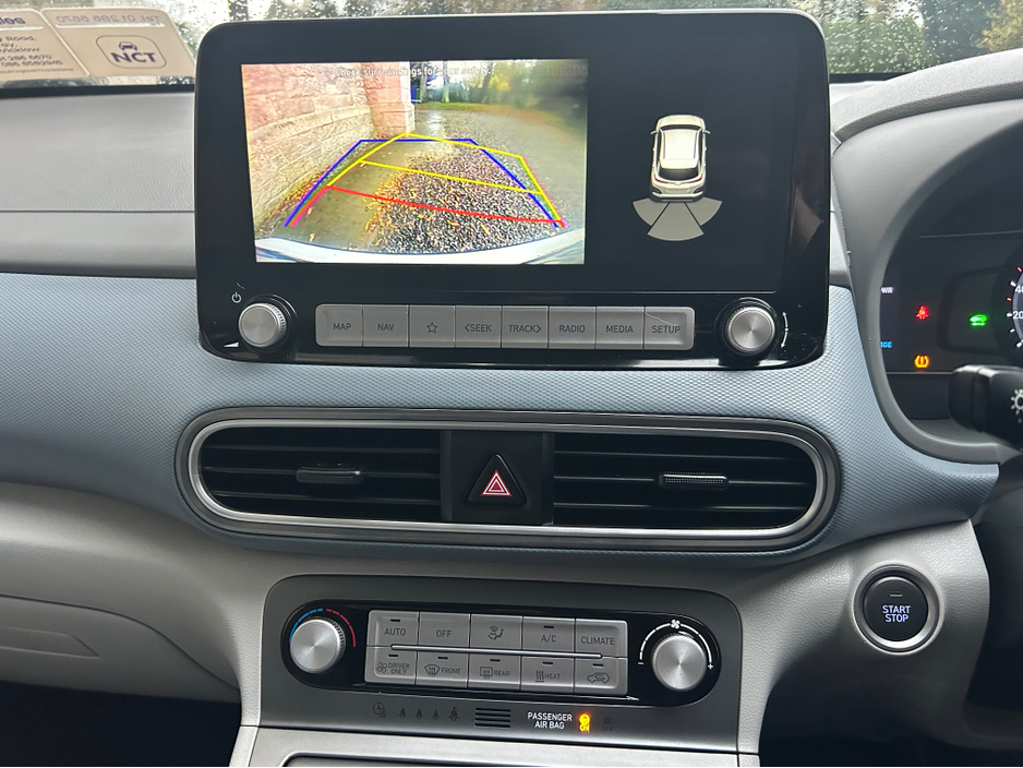 2021 Hyundai Kona KAUAI EV PREMIUM 5DR AUTO A**//**FULL CREAM LEATHER INTERIOR WITH HEATED FRONT SEATS**//**SAT NAV**//**REVERSING CAMERA**//**SPEED SIGN RECOGNITION**//**LANE DEPARTURE WARNING**//**TRADE IN WELCOME!!! €18,222