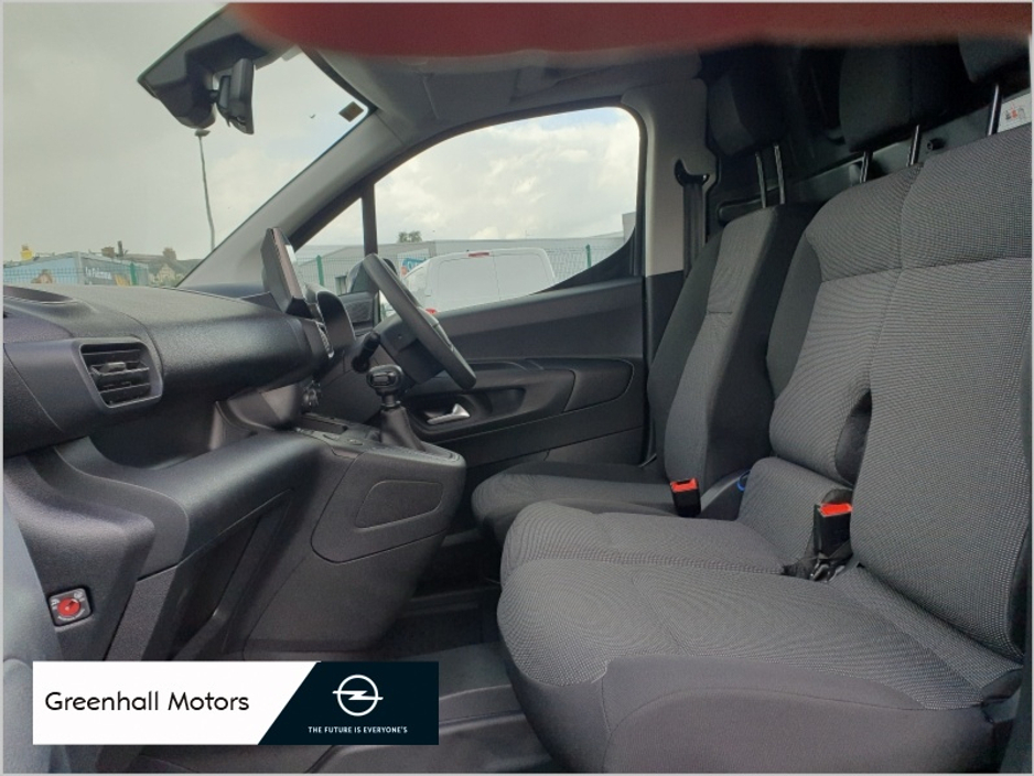 2026 Opel Combo L2H1 Sportive €25,700