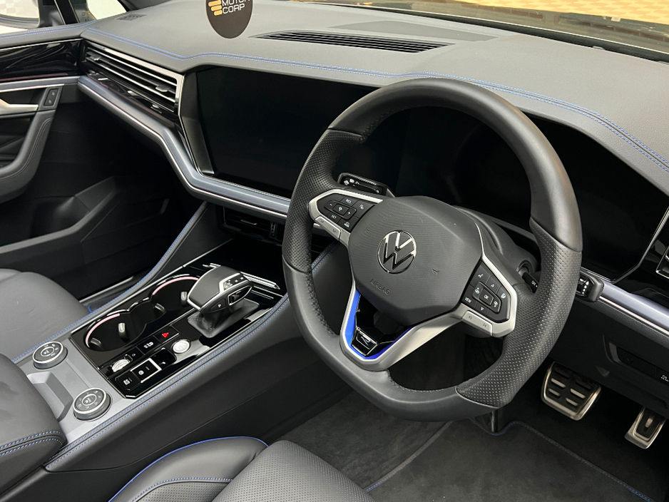 2025 Volkswagen Touareg R V6 3.0 TSI PHEV 462HP €89,990