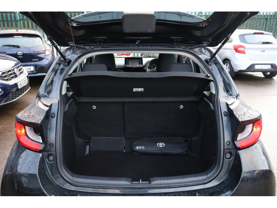 2024 Toyota Yaris LUNA 5dr Manual Great Spec! €19,995