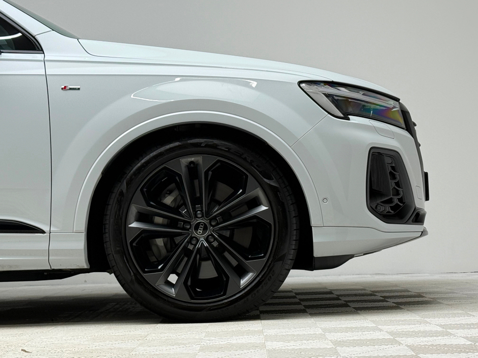 2025 Audi Q7 55 TFSI E S LINE BLACK ED QUATTRO €97,990