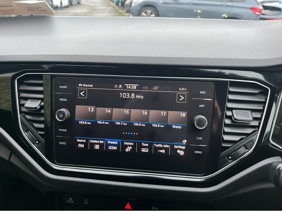 2022 Volkswagen T-Roc STYLE BLACK EDITION AUTOMATIC 2.0 DIESEL //ADAPTIVE CRUISE CONTROL//KEYLESS ENTRY//REVERSE CAMERA//