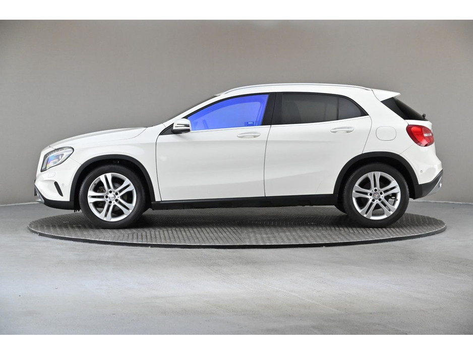 2016 Mercedes-Benz GLA Class GLA 180 *HALF LEATHER*REVERSE CAM*PARK SENSORS* €18,890