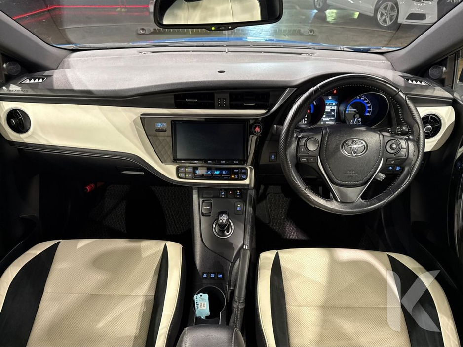 2016 Toyota Auris HYBRID G PACKAGE - BEIGE/BLACK FULL LEATHER INTERIOR - FACTORY ALLOYS - REVERSE CAMERA €13,950