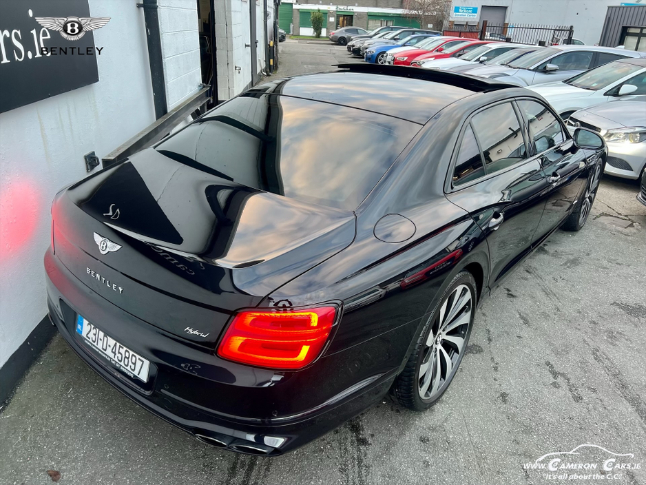 2023 Bentley Flying Spur AZURE €209,950