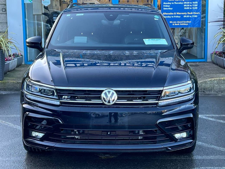 2018 Volkswagen Tiguan R-LINE 2.0 TDI 4MOTION // BLACK EDITION // HEADS-UP DISPLAY // 360 SURROUND PARKING CAMERAS €28,950