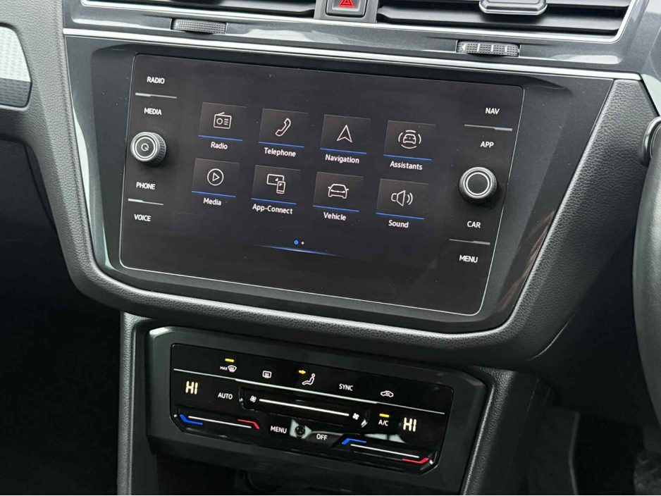 2023 Volkswagen Tiguan LIFE 2.0 TDI MANUAL 6SPEED FWD 122BHP €36,950