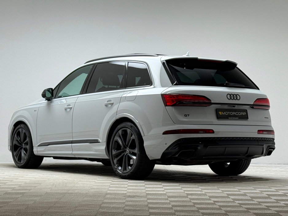 2025 Audi Q7 55 TFSI E S LINE BLACK ED QUATTRO €97,990