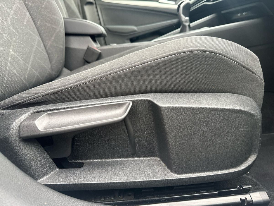 2023 Volkswagen Golf 2.0 TDI 115HP Life €24,975