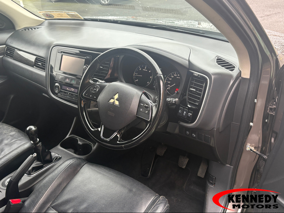 2016 Mitsubishi Outlander 16MY 4WD 6 6MT 7S 4DR €13,995
