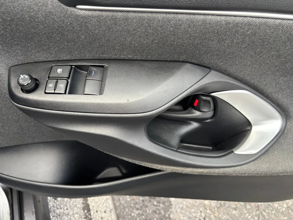 2022 Toyota Yaris 1.5 Hybrid 5Dr Luna €16,000