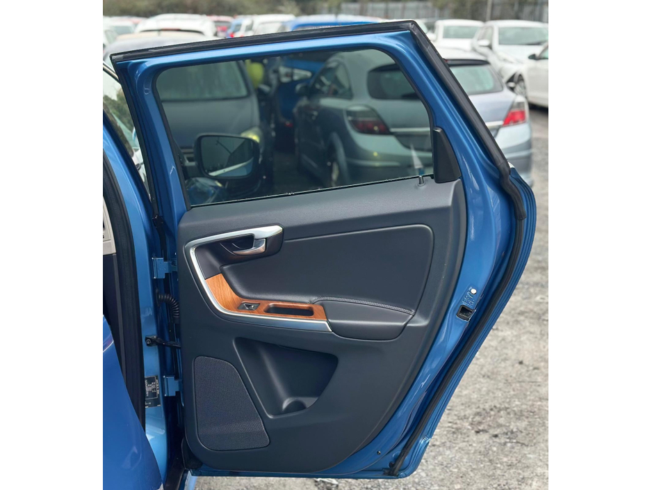 2017 Volvo XC60 2.0L Diesel Automatic  Sunroof (3276) €21,995