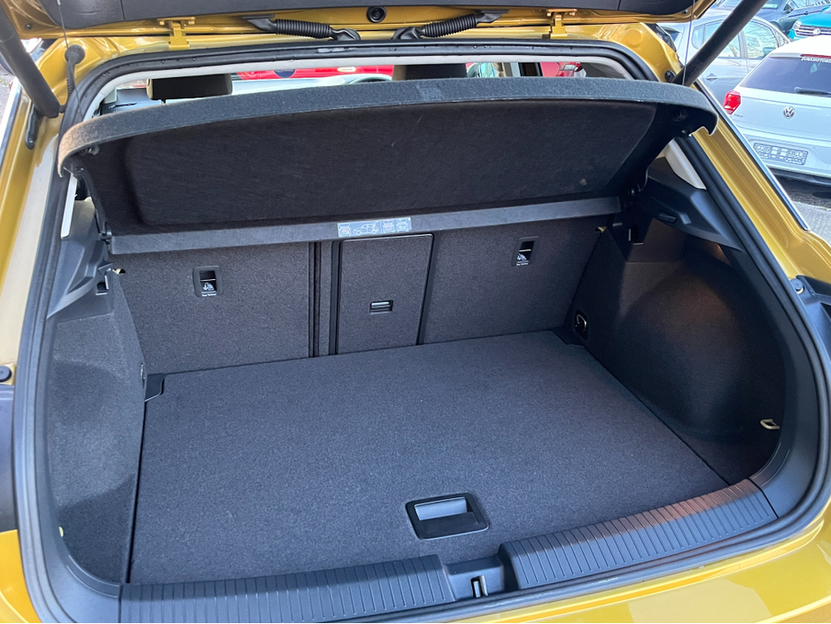 2020 Volkswagen T-Roc STYLE DESIGN AUTOMATIC 2.0 DIESEL //LOW MILES//REVERSE CAMERA//KEYLESS ENTRY//ADAPTIVE CRUISE CONTROL//BLIND SPOT WARNING// €23,950