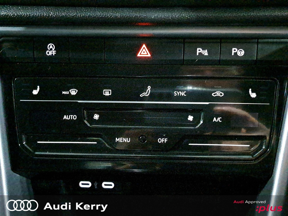 2023 Volkswagen T-Roc LIFE 2.0 TDI 116HP WITH HEATED SEATS AND REAR CAMERA €31,900