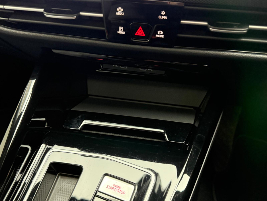 2025 Volkswagen Golf GTE 1.5 PHEV 272HP DSG *PAN ROOF* €47,990