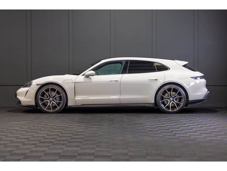 2023 Porsche Taycan Taycan Sport Turismo €71,950