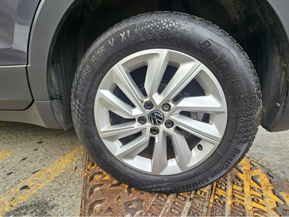 2023 Volkswagen T-Cross LIFE 1.0 TSI D7F 110HP €23,950