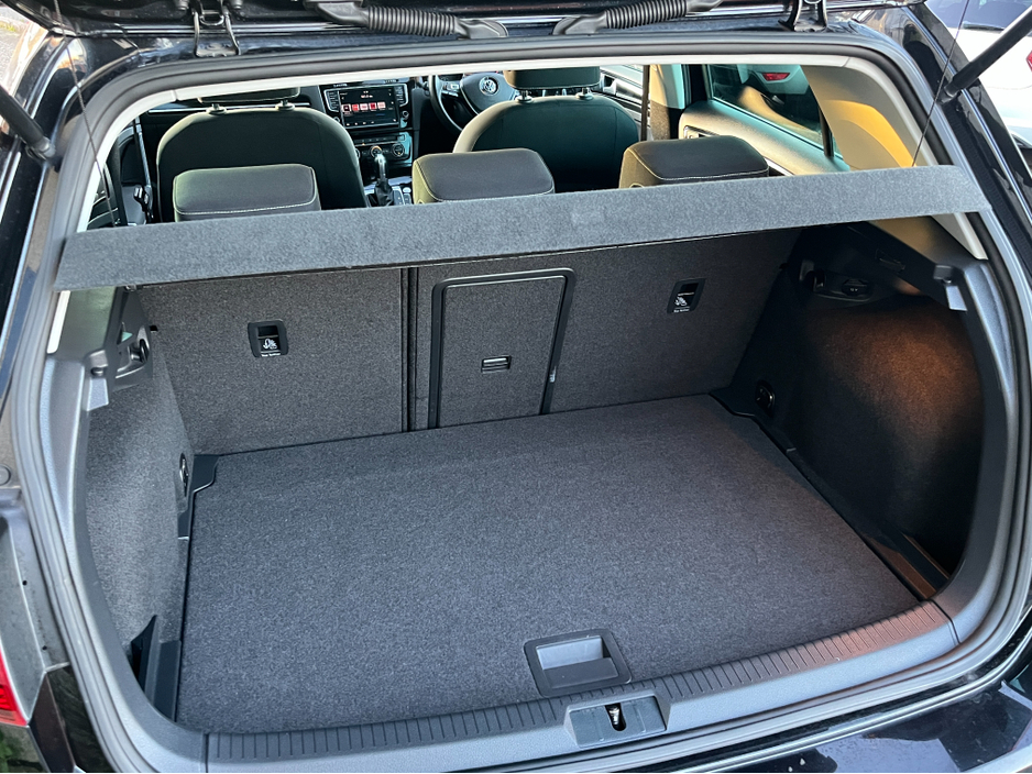 2017 Volkswagen Golf HIGHLINE AUTOMATIC 1.4 PETROL //HIGH SPEC//LOW MILES//KEYLESS ENTRY//REVERSE CAMERA//ADAPTIVE CRUISE CONTROL//BLIND SPOT WARNING// €16,950