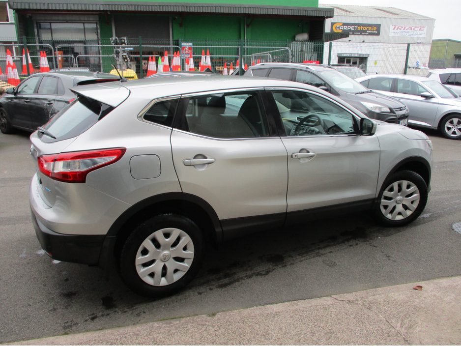 2015 Nissan Qashqai 1.5 DSL XE SAFETY PK 4 4DR €9,950