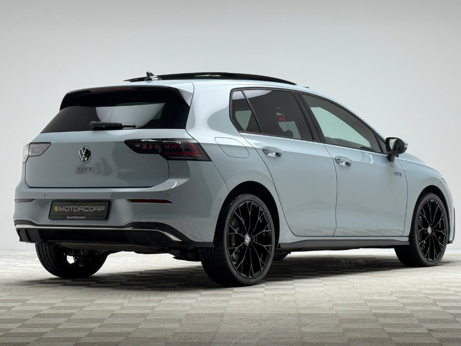 2025 Volkswagen Golf GTE 1.5 PHEV 272HP DSG *PAN ROOF* €47,990