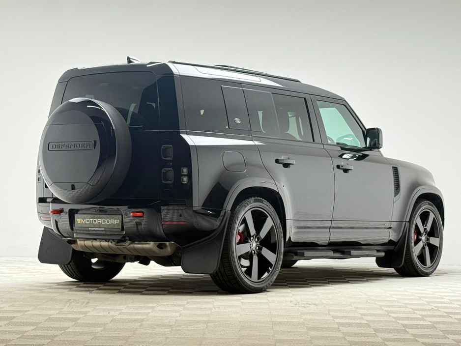 2023 Land Rover Defender X P400E FLAGSHIP MODEL €87,990