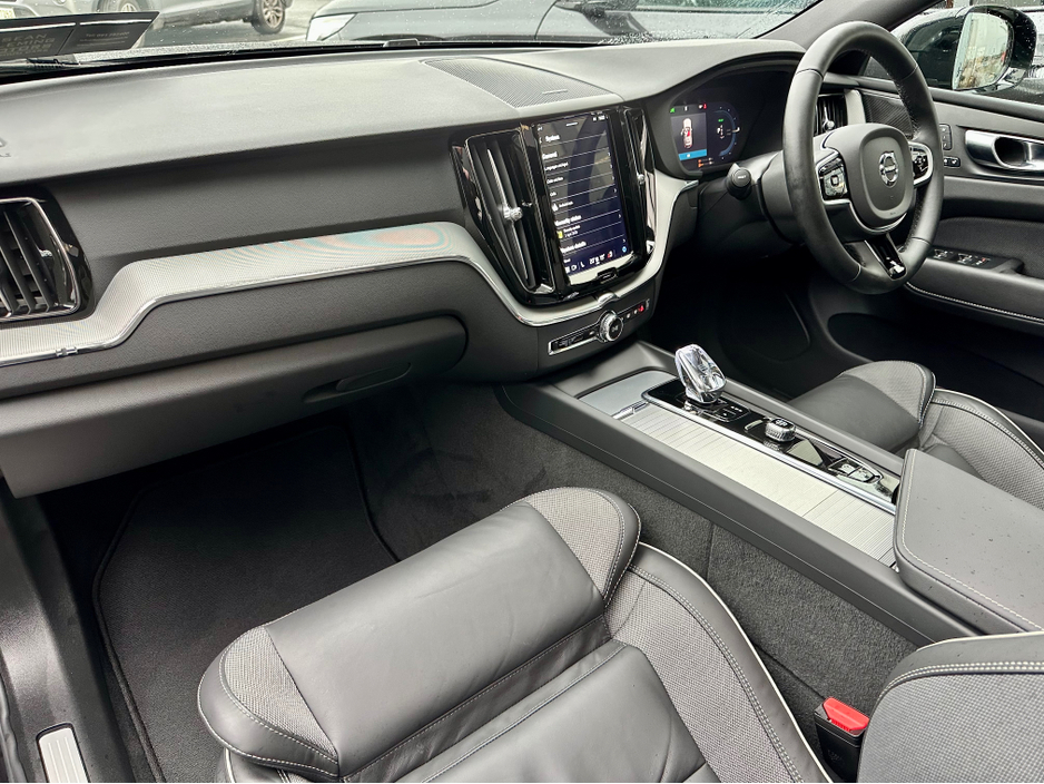 2025 Volvo XC60 ++SOLD++ + T6 PHEV A RECHARGE PLUS EDITION AWD BLACK