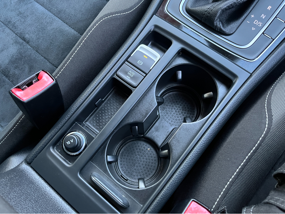 2017 Volkswagen Golf HIGHLINE AUTOMATIC 1.4 PETROL //HIGH SPEC//LOW MILES//KEYLESS ENTRY//REVERSE CAMERA//ADAPTIVE CRUISE CONTROL//BLIND SPOT WARNING// €16,950