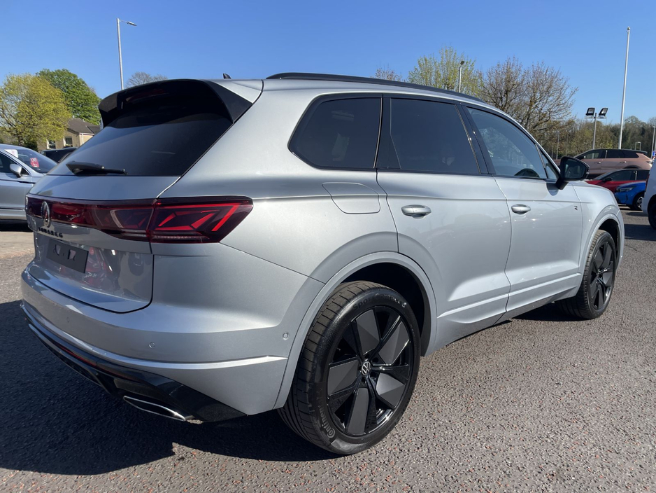 2024 Volkswagen Touareg Black Edition €99,692