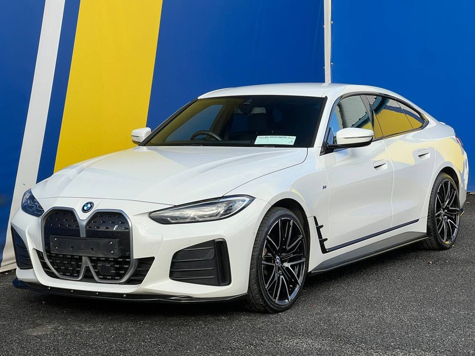 2022 BMW i4 XDRIVE40E M-SPORT COMPETITION // VIRTUAL COCKPIT // NEW 20" COMPETITION ALLOYS // AMBIENT LIGHTING €34,900