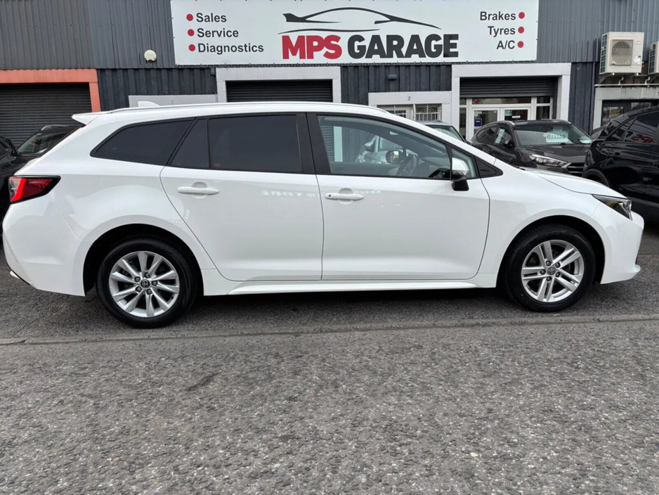 2022 Toyota Corolla 1.8 Hybrid Luna Saloon €20,750