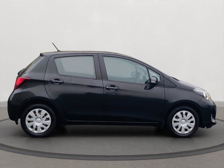 2015 Toyota Yaris 1.0 VVT-i 3Dr Luna €10,950