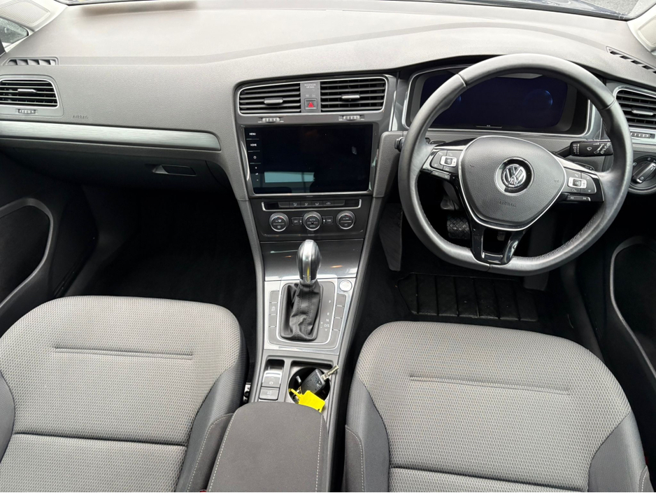 2018 Volkswagen Golf COMFORTLINE 1.2 AUTOMATIC * REAR VIEW CAMERA, AUTO LIGHTS, ADAPTIVE CRUISE CONTROL, POWERED FOLDING HEATED MIRRORS, LUMBAR SUPPORT, 2 KEYS, TOUCH SCREEN RADIO, MULTIFUNCTION STEERING WHEEL* €18,950