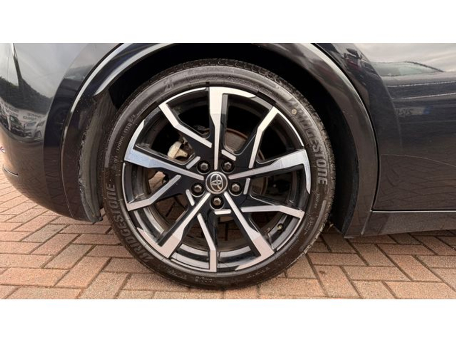 2023 Toyota Prius Prius Plug-in Hybrid 4DR Auto €31,990