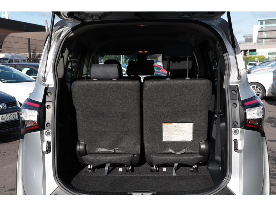 2016 Toyota Sienta  €11,499