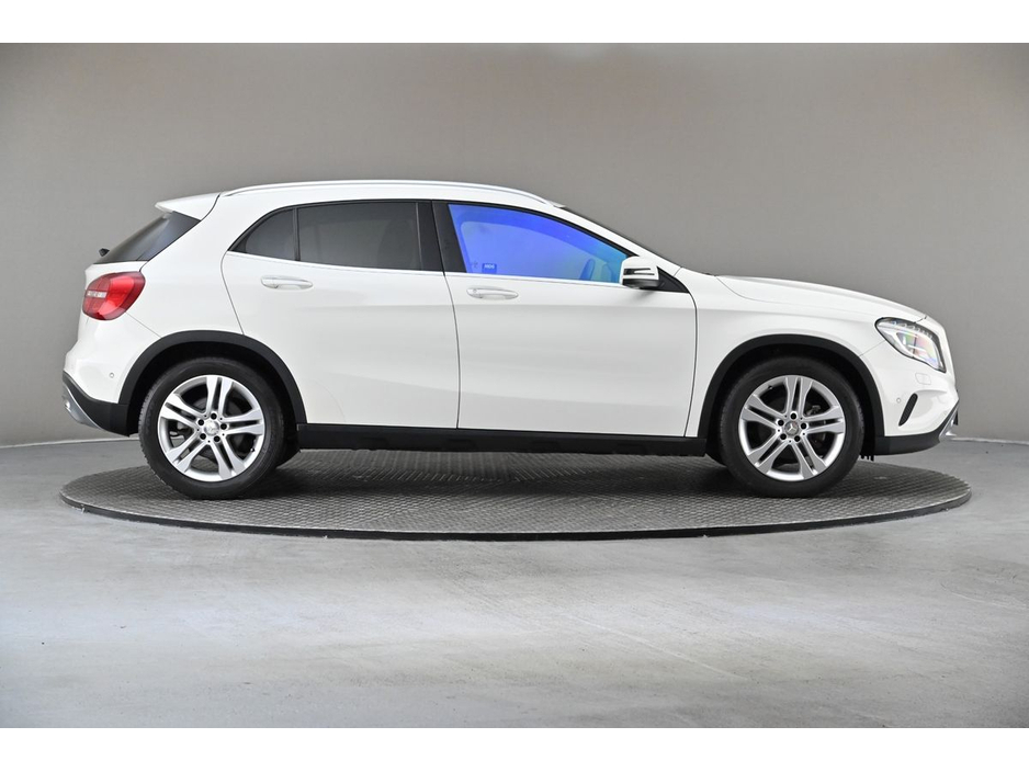 2016 Mercedes-Benz GLA Class GLA 180 *HALF LEATHER*REVERSE CAM*PARK SENSORS* €18,890