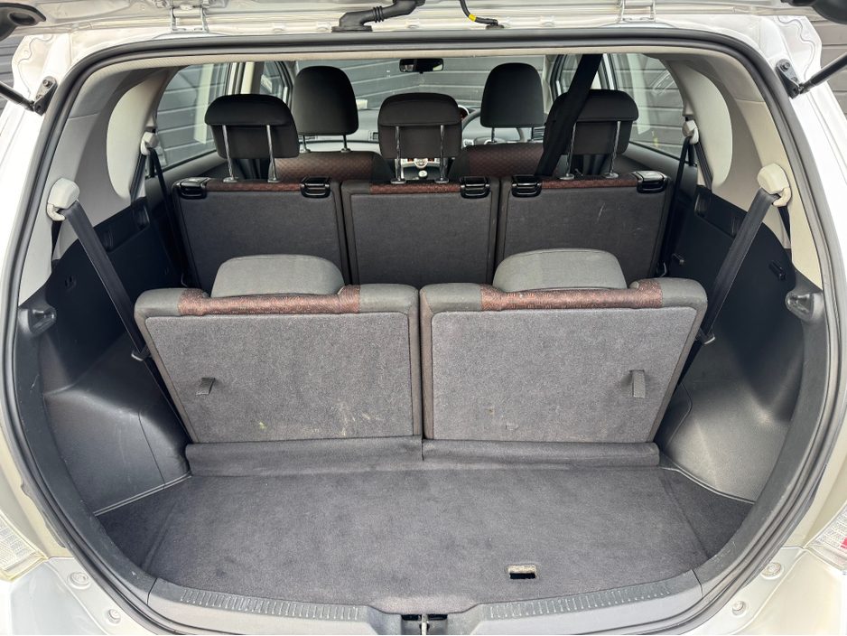 2011 Toyota Corolla Verso 2.0 D-4D LUNA 7 SEATER €5,495