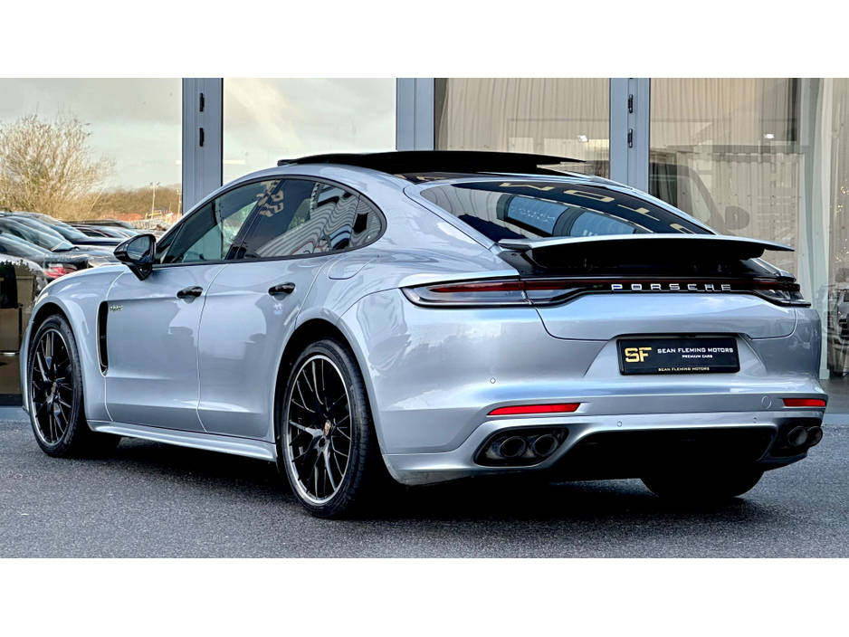 2022 Porsche Panamera 2+2 E-HY E-HYBRID CARBON TRIM €84,950