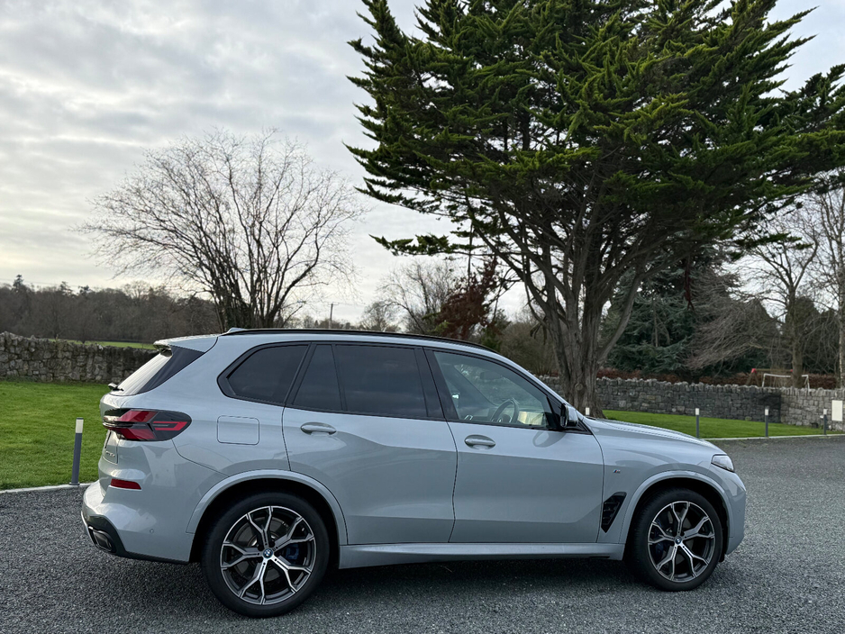 2024 BMW X5 xDrive45e M Sport €87,990